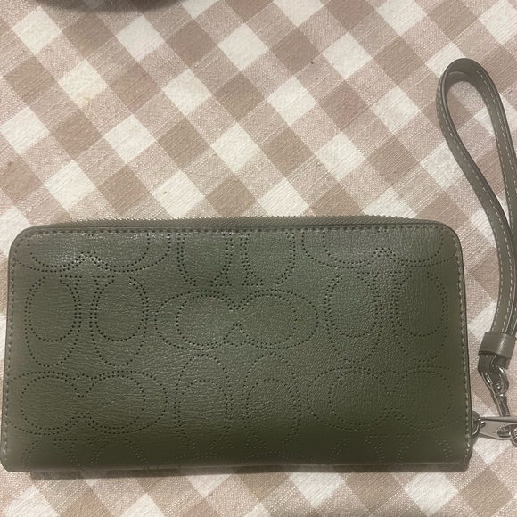 Coach Dempsey Silver Surplus Carryall Crossbody Tote And Wallet - Picture 10 of 11